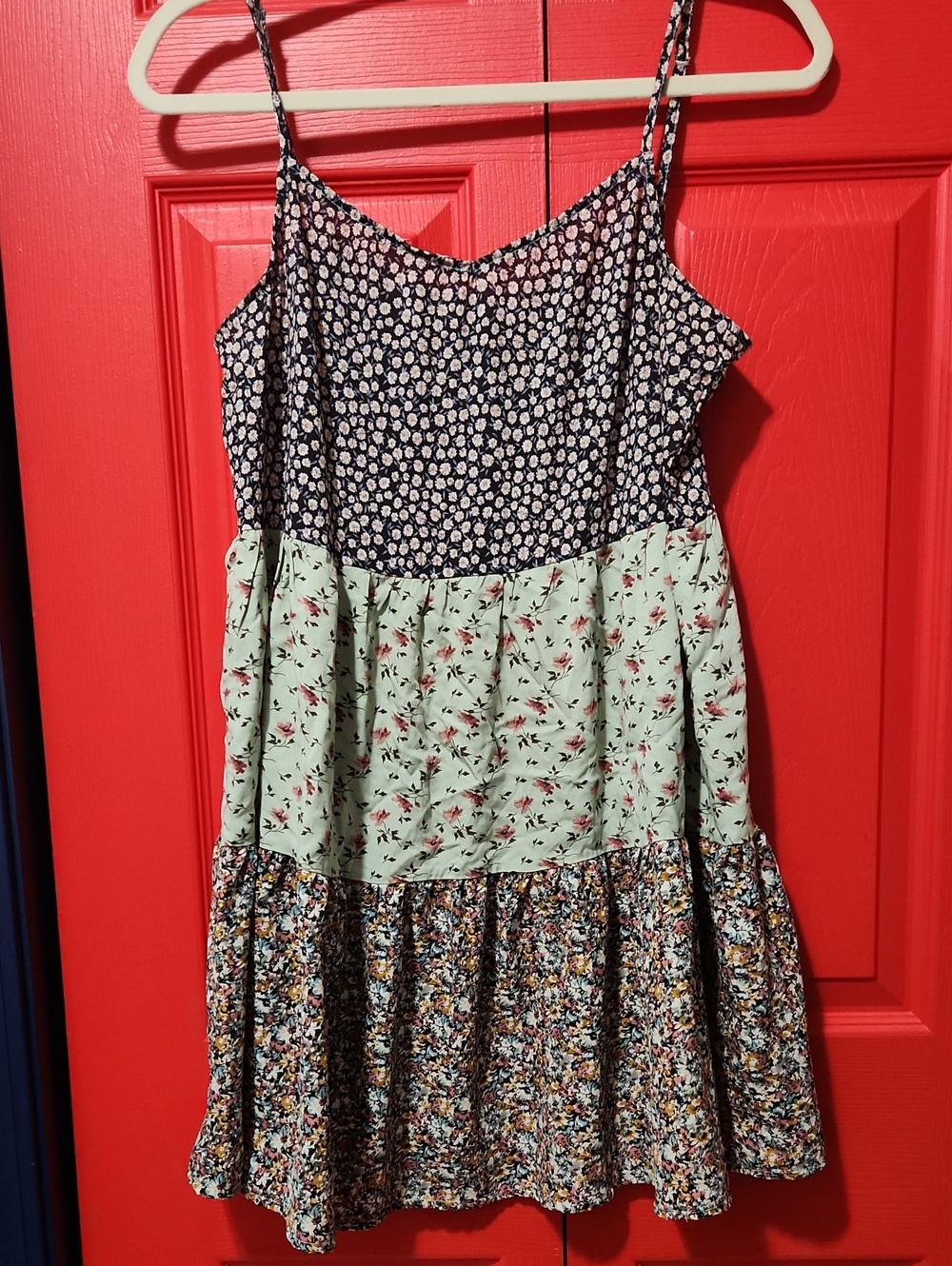 Sz S Hayden Tiered Floral Spaghetti-Strap Dress in Navy & Mint